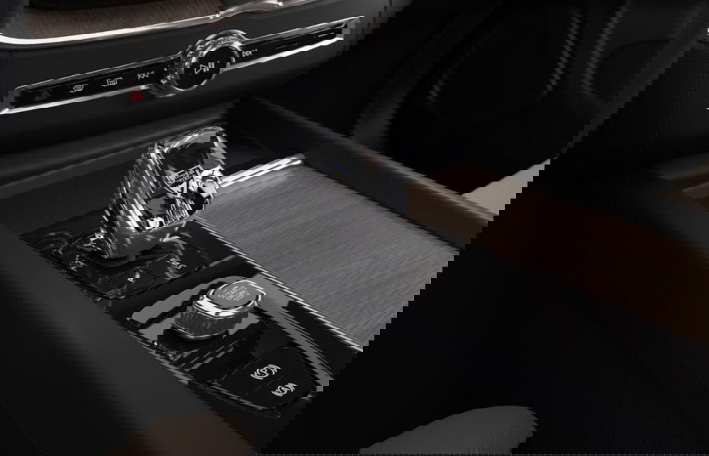 Volvo XC60 nuova a Milano (14)