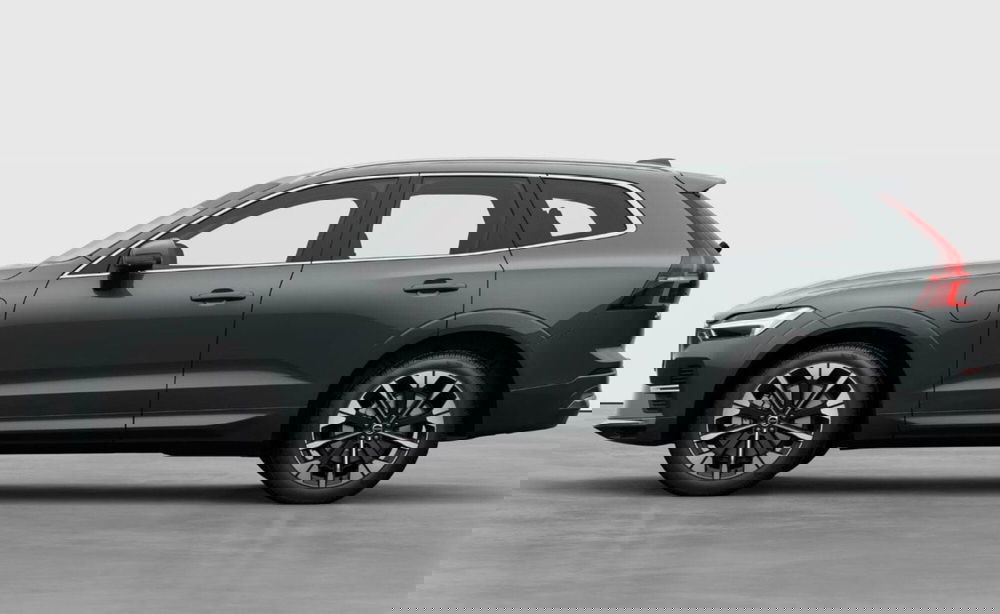 Volvo XC60 nuova a Milano (2)