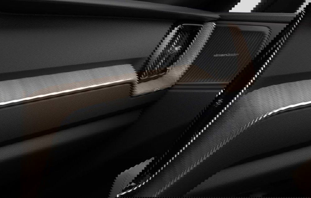 Volvo XC60 nuova a Milano (11)