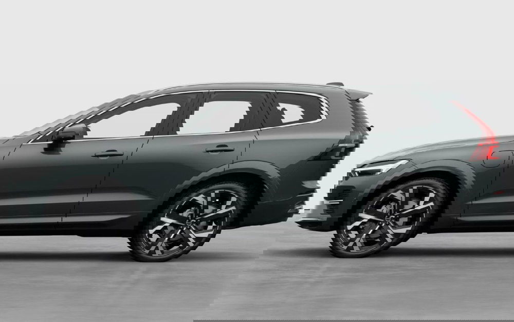 Volvo XC60 nuova a Milano (2)