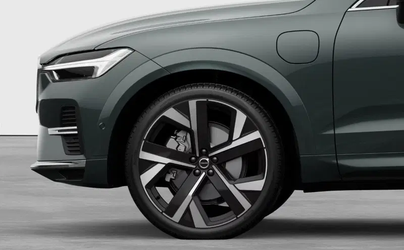 Volvo XC60 nuova a Milano (7)