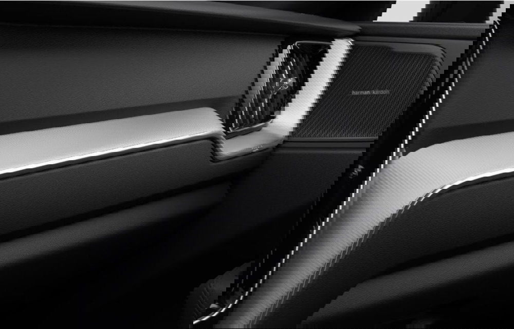Volvo XC60 nuova a Milano (9)