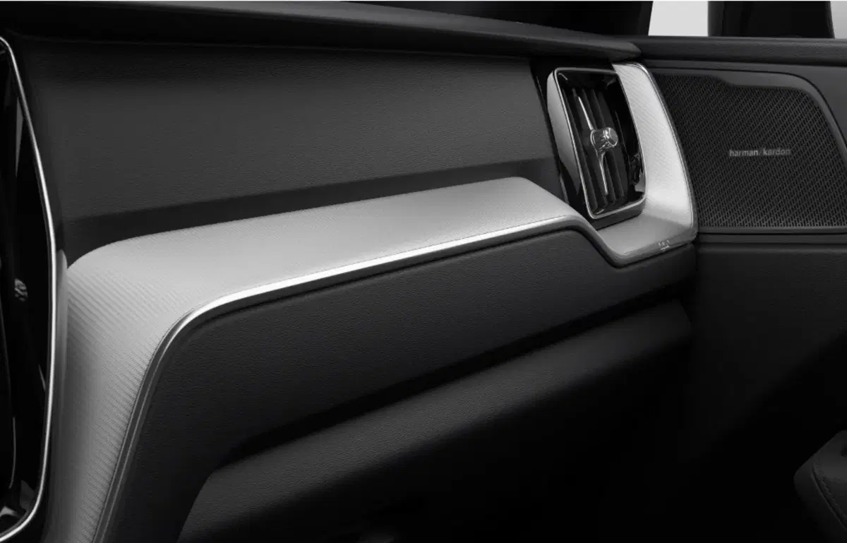Volvo XC60 nuova a Milano (13)