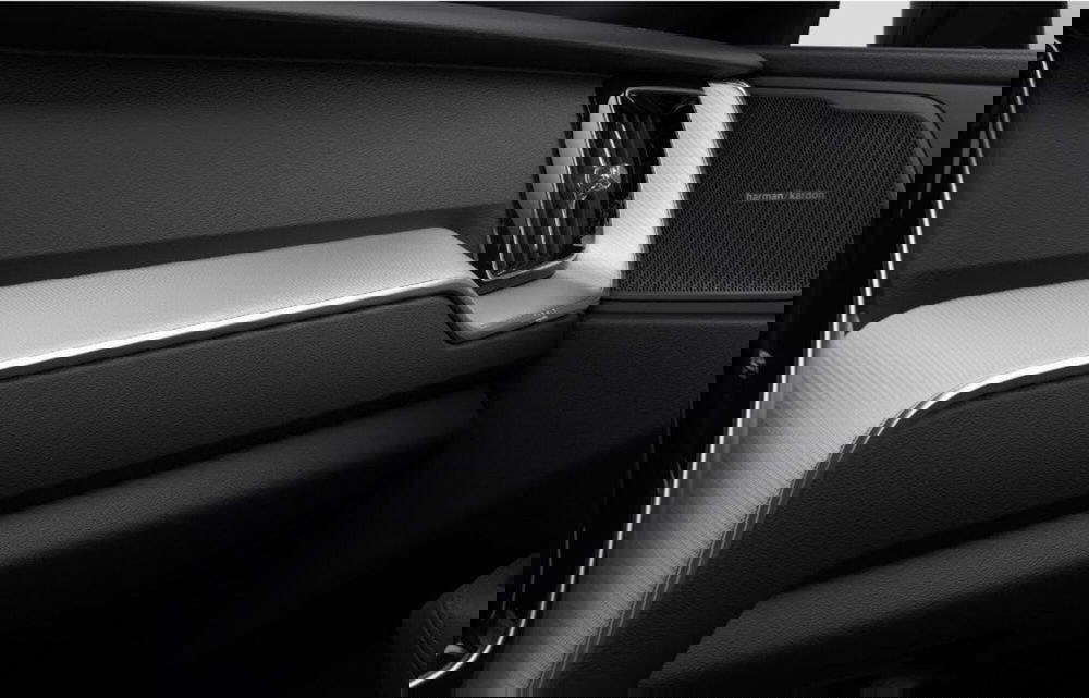 Volvo XC60 nuova a Milano (7)
