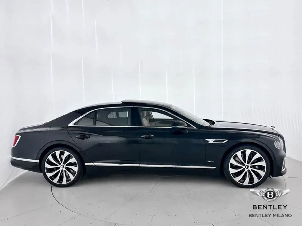 Bentley Flying Spur nuova a Milano (4)
