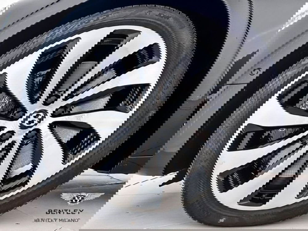 Bentley Flying Spur nuova a Milano (8)