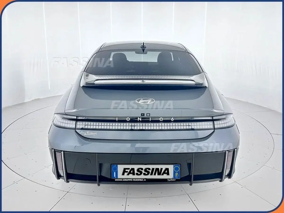 Hyundai Ioniq 6 nuova a Milano (5)