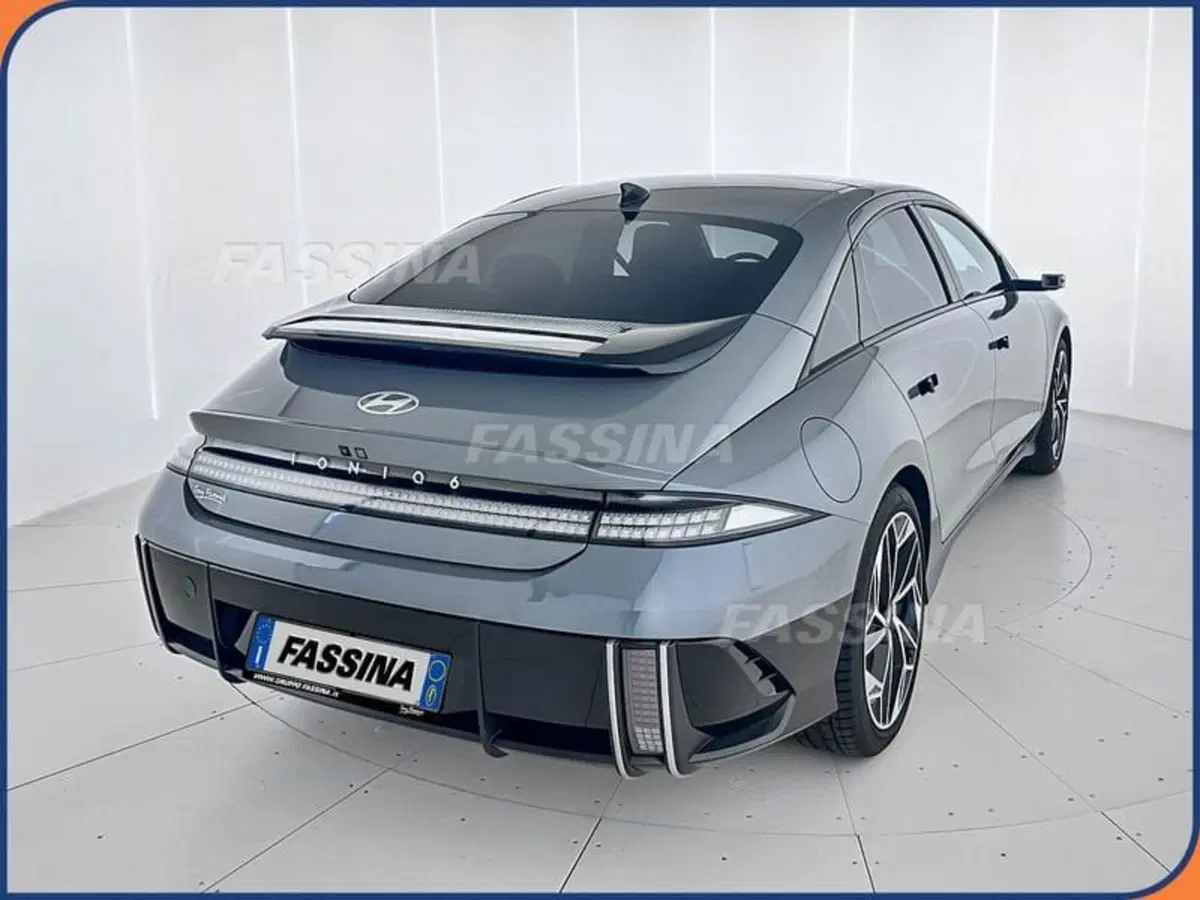 Hyundai Ioniq 6 nuova a Milano (6)