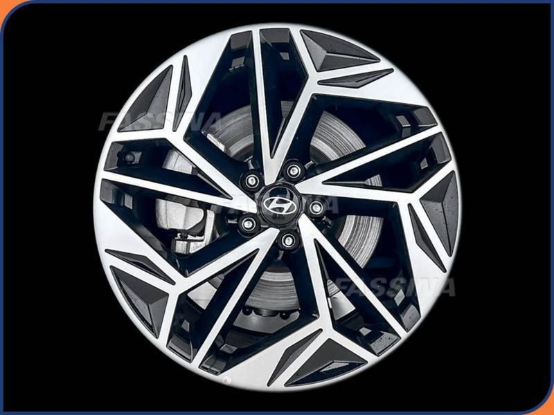 Hyundai Ioniq 6 nuova a Milano (7)