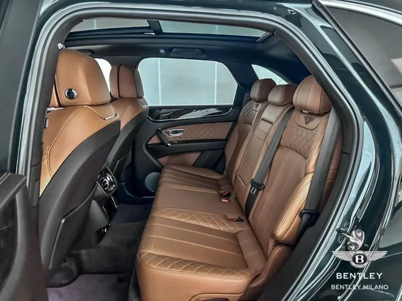 Bentley Bentayga usata a Milano (12)