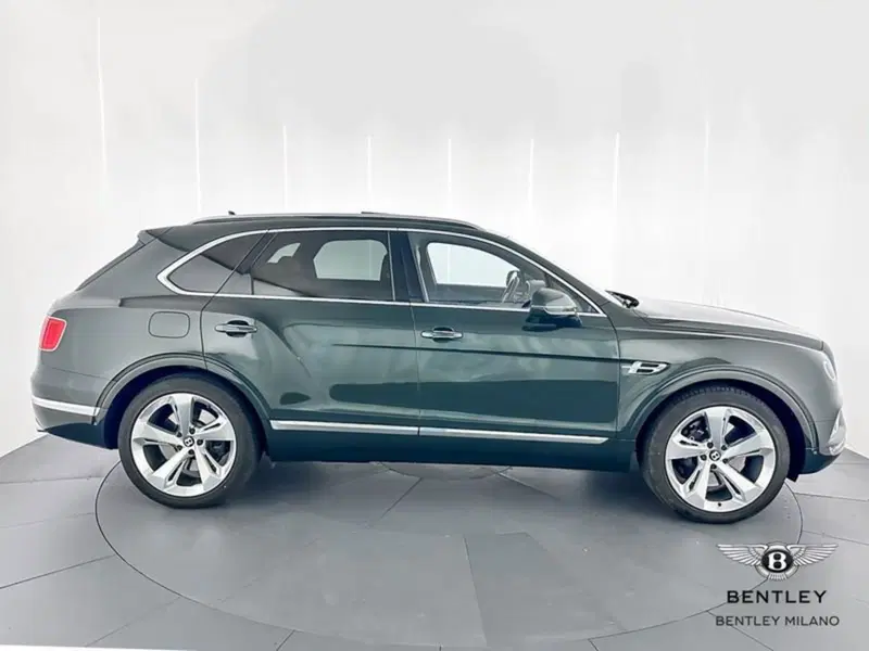 Bentley Bentayga usata a Milano (4)