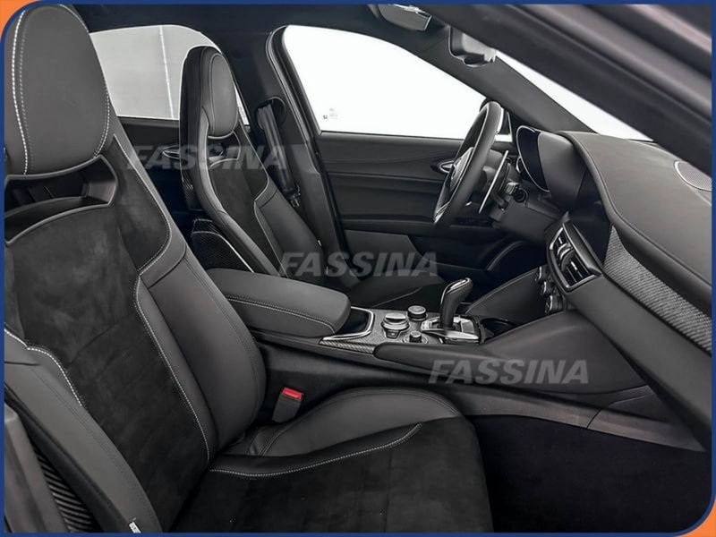 Alfa Romeo Giulia nuova a Milano (13)