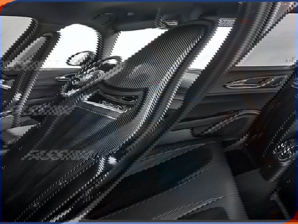 Alfa Romeo Giulia nuova a Milano (14)