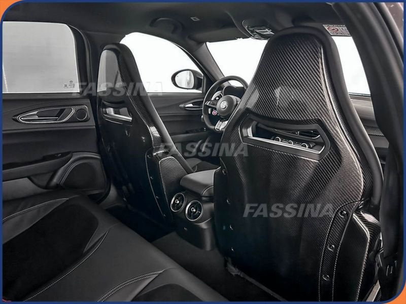 Alfa Romeo Giulia nuova a Milano (14)