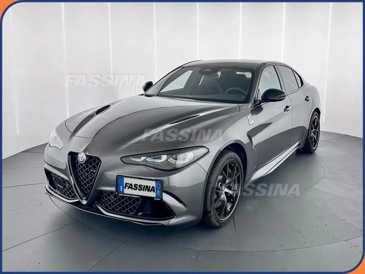 Alfa Romeo Giulia nuova a Milano (3)