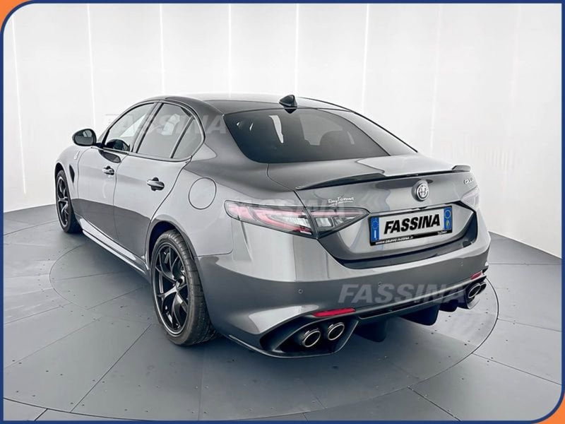 Alfa Romeo Giulia nuova a Milano (4)