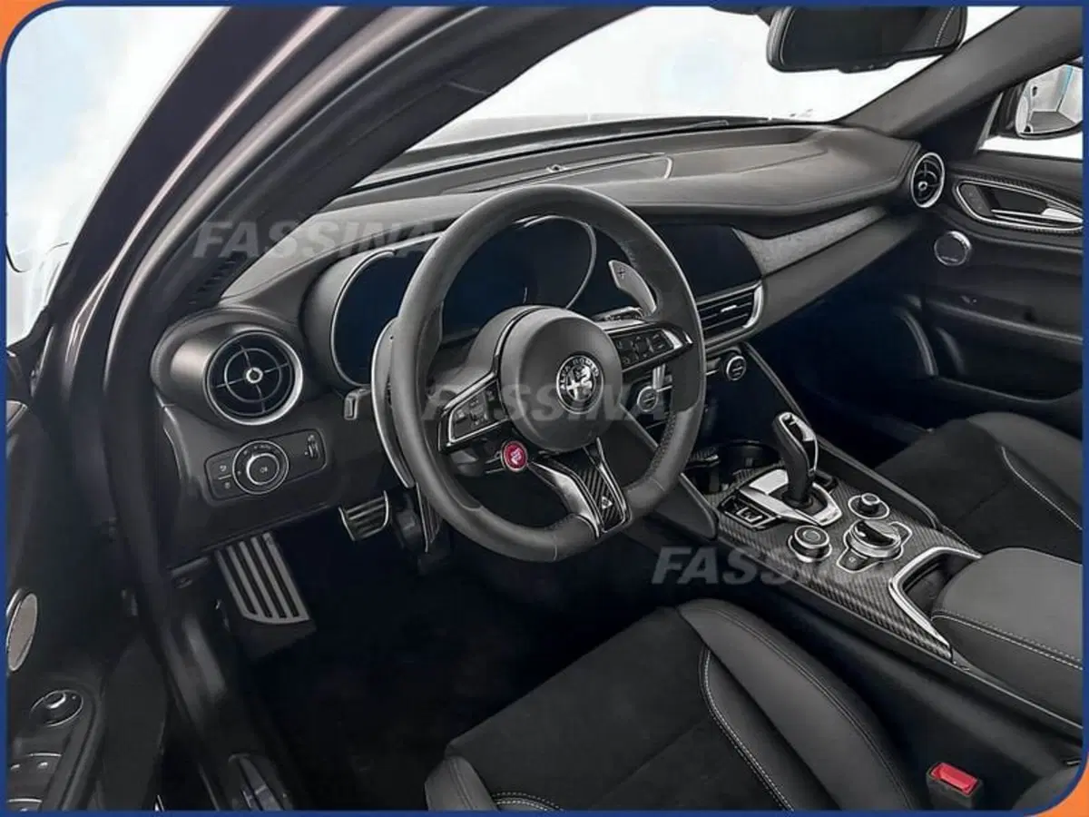 Alfa Romeo Giulia nuova a Milano (9)