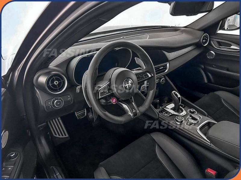 Alfa Romeo Giulia nuova a Milano (9)