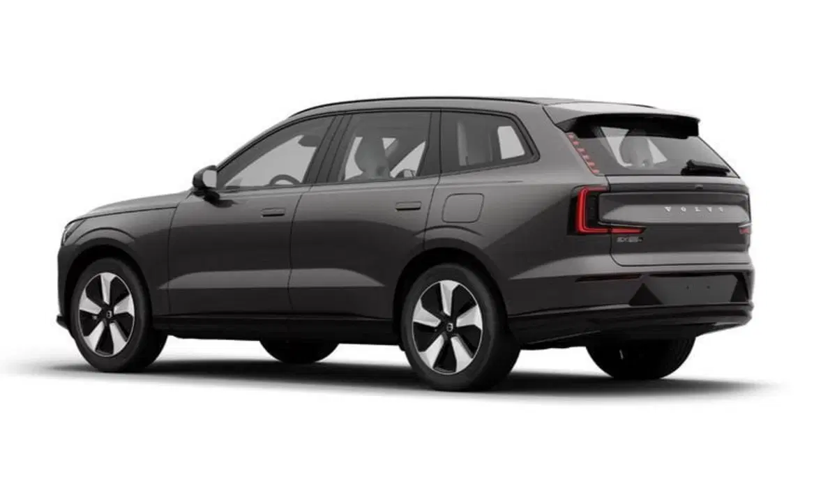 Volvo EX90 nuova a Milano (3)