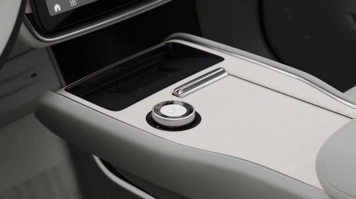 Volvo EX90 nuova a Milano (8)