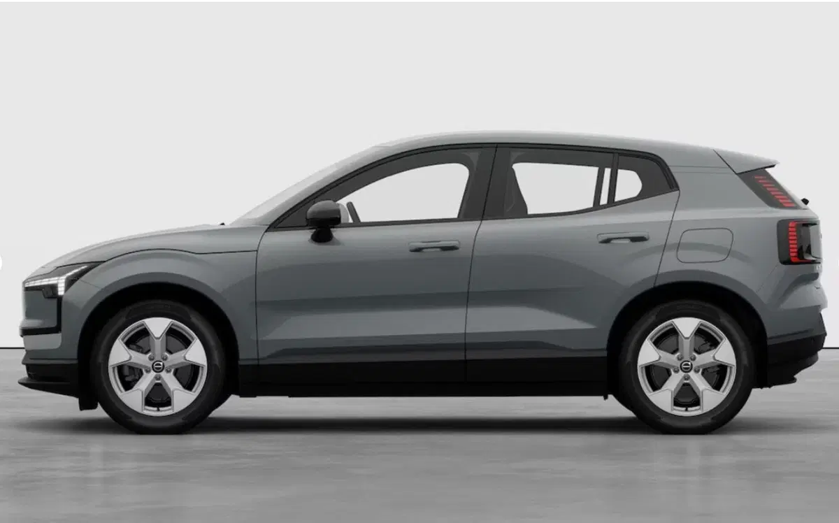 Volvo EX30 nuova a Milano (2)