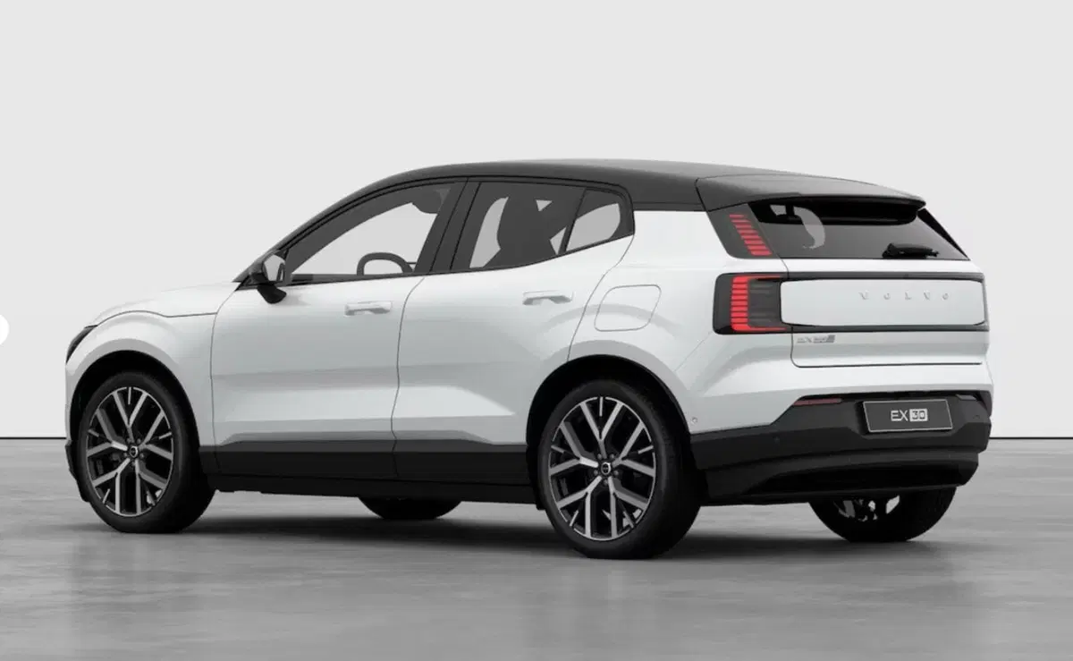 Volvo EX30 nuova a Milano (2)