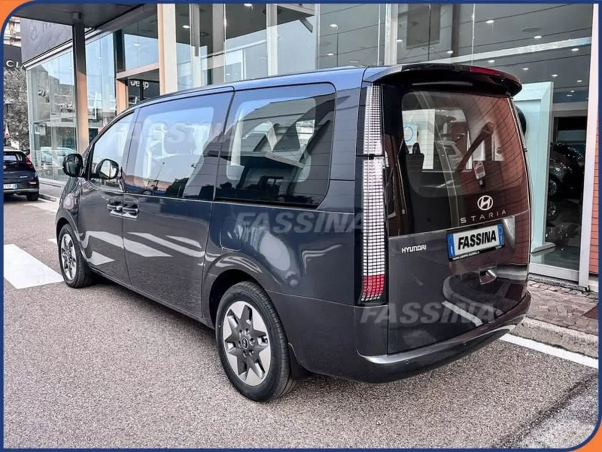 Hyundai Staria nuova a Milano (4)