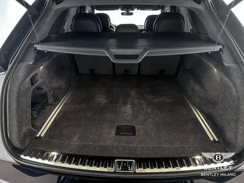 Bentley Bentayga usata a Milano (12)