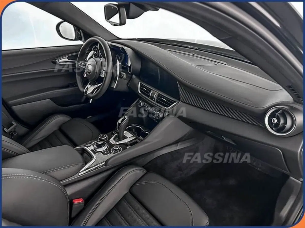 Alfa Romeo Giulia nuova a Milano (13)