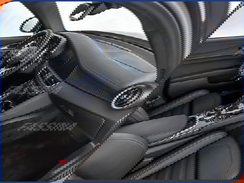 Alfa Romeo Giulia nuova a Milano (13)