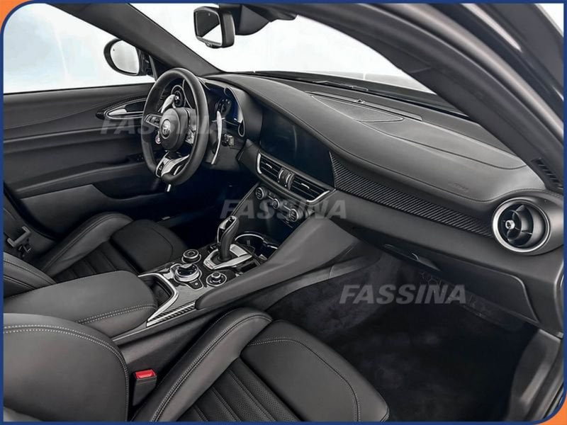 Alfa Romeo Giulia nuova a Milano (13)