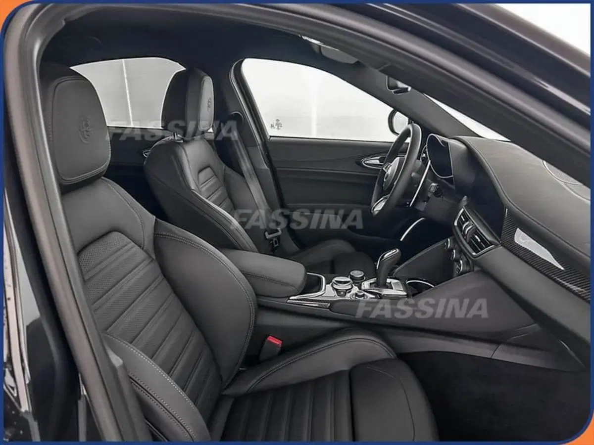 Alfa Romeo Giulia nuova a Milano (14)