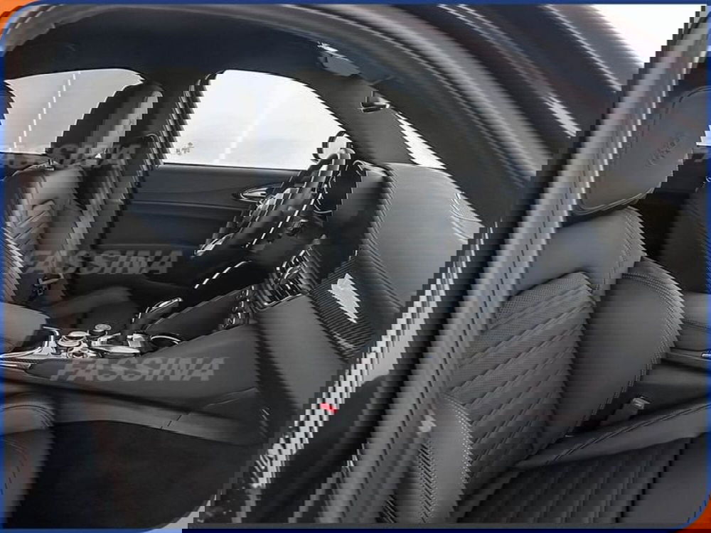 Alfa Romeo Giulia nuova a Milano (14)