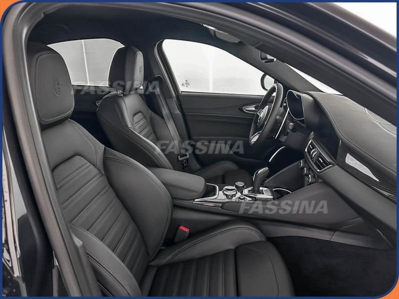 Alfa Romeo Giulia nuova a Milano (14)