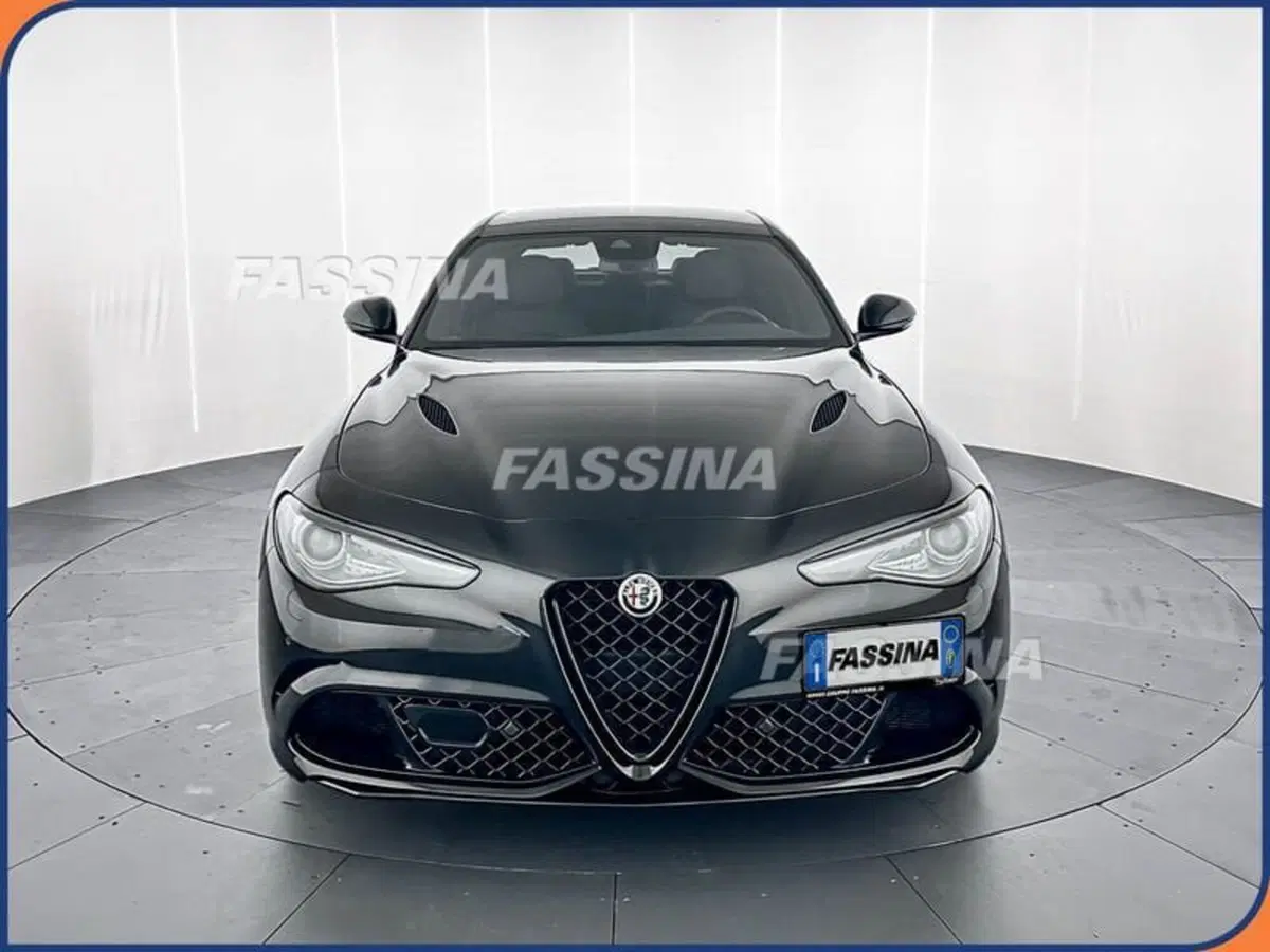 Alfa Romeo Giulia nuova a Milano (2)