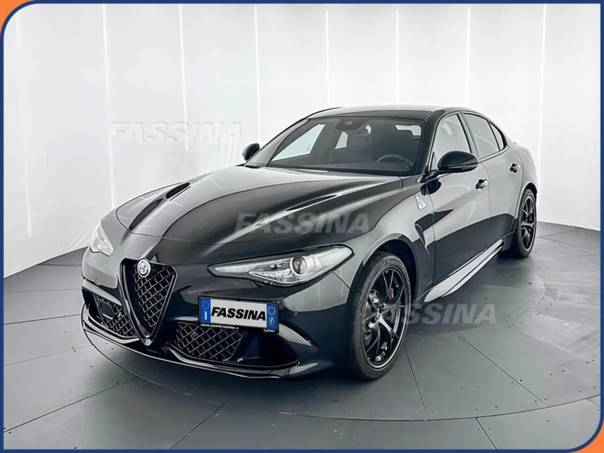 Alfa Romeo Giulia nuova a Milano (3)
