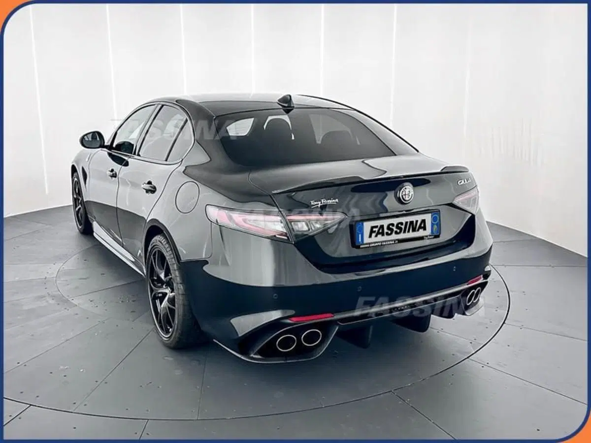 Alfa Romeo Giulia nuova a Milano (4)