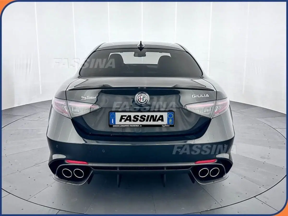 Alfa Romeo Giulia nuova a Milano (5)