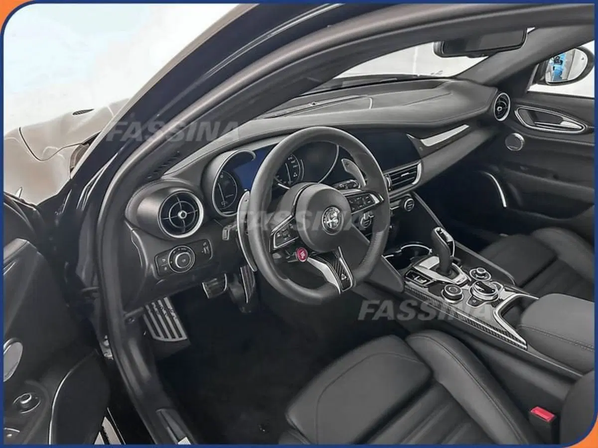 Alfa Romeo Giulia nuova a Milano (9)