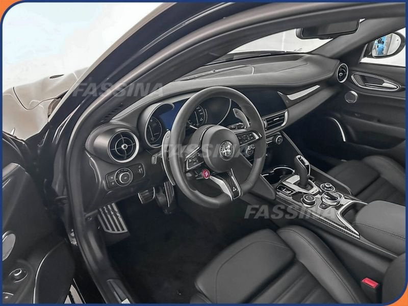 Alfa Romeo Giulia nuova a Milano (9)