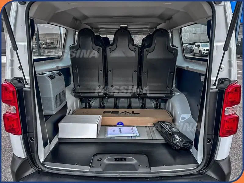 Opel Vivaro Furgone nuova a Milano (10)