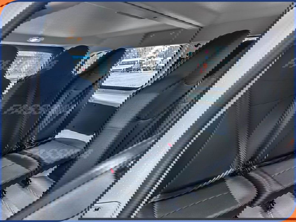 Opel Vivaro Furgone nuova a Milano (11)