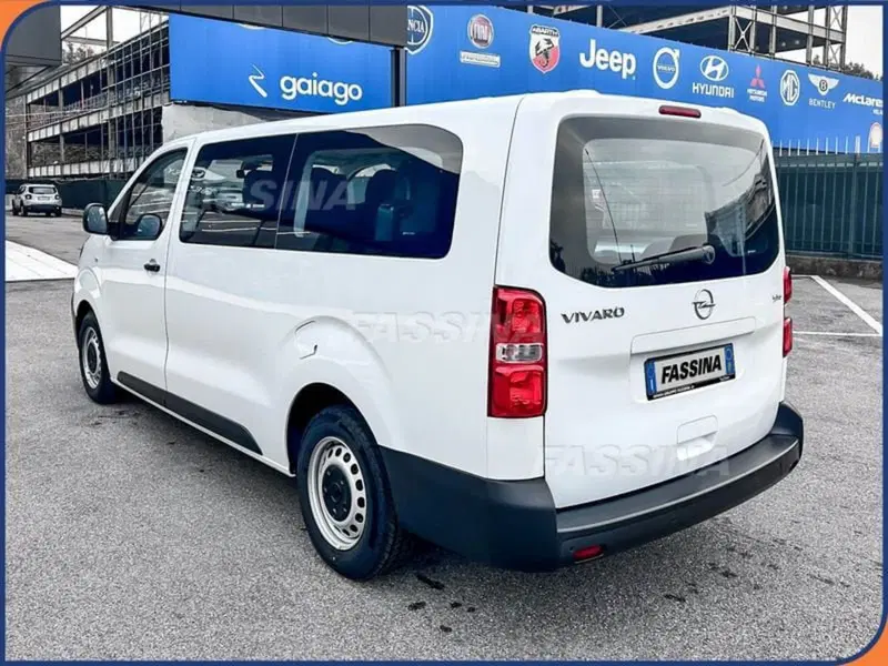 Opel Vivaro Furgone nuova a Milano (4)