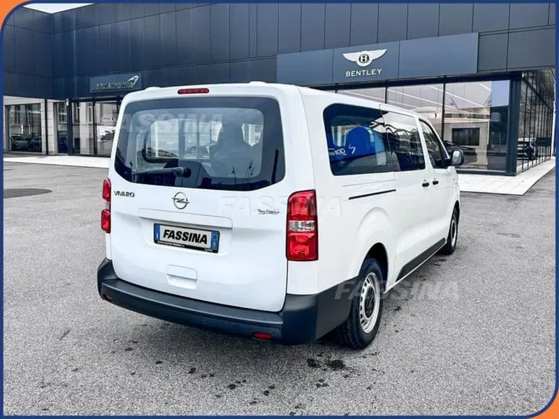 Opel Vivaro Furgone nuova a Milano (6)