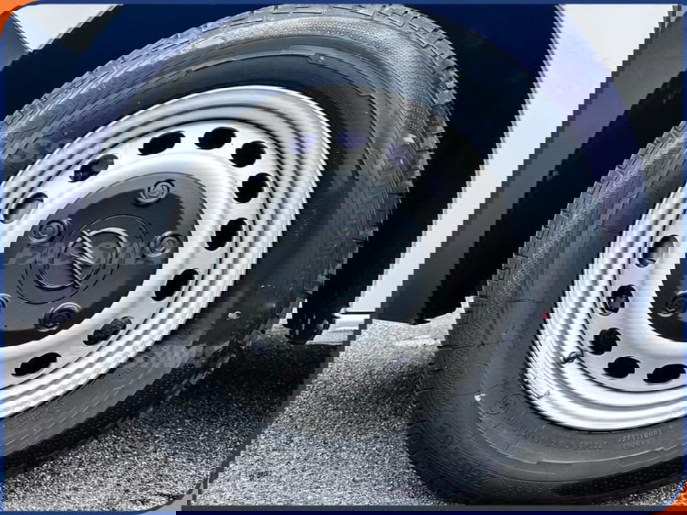 Opel Vivaro Furgone nuova a Milano (7)