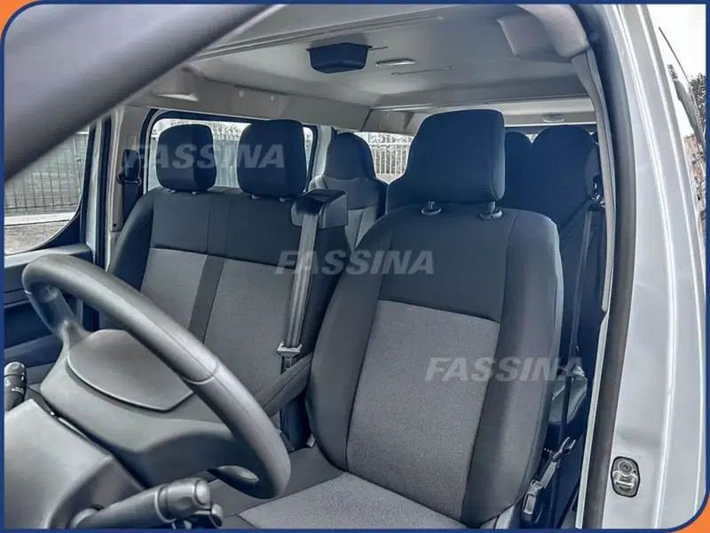 Opel Vivaro Furgone nuova a Milano (8)
