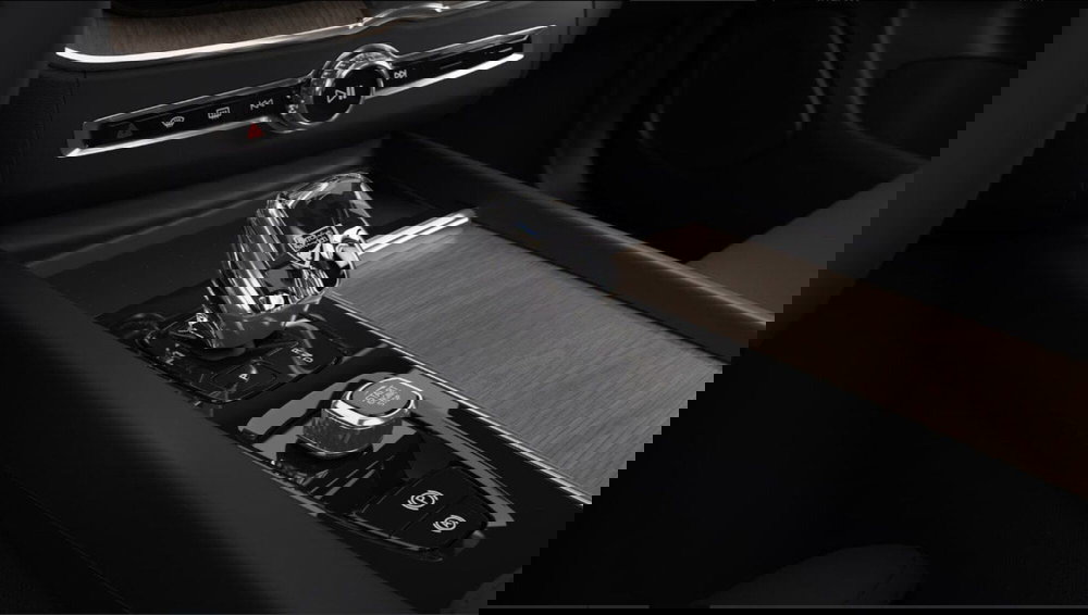 Volvo XC60 nuova a Milano (9)