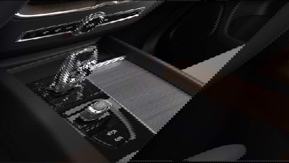 Volvo XC60 nuova a Milano (10)