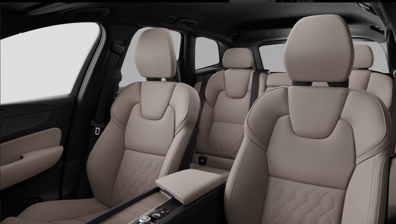 Volvo XC60 nuova a Milano (10)