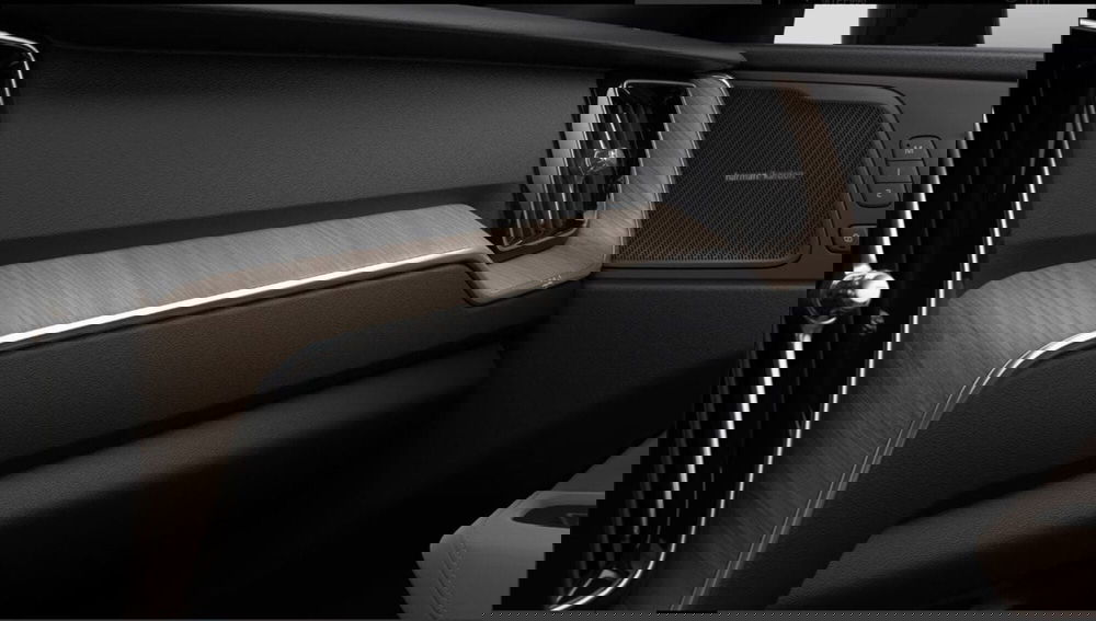 Volvo XC60 nuova a Milano (11)